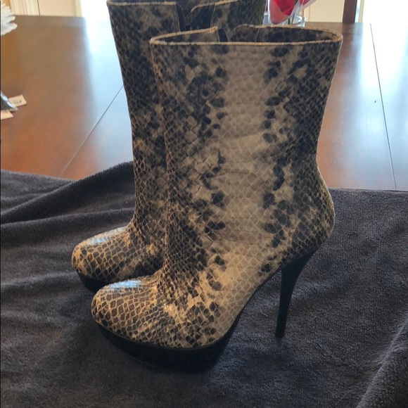 👠 - Picture 3 of 5